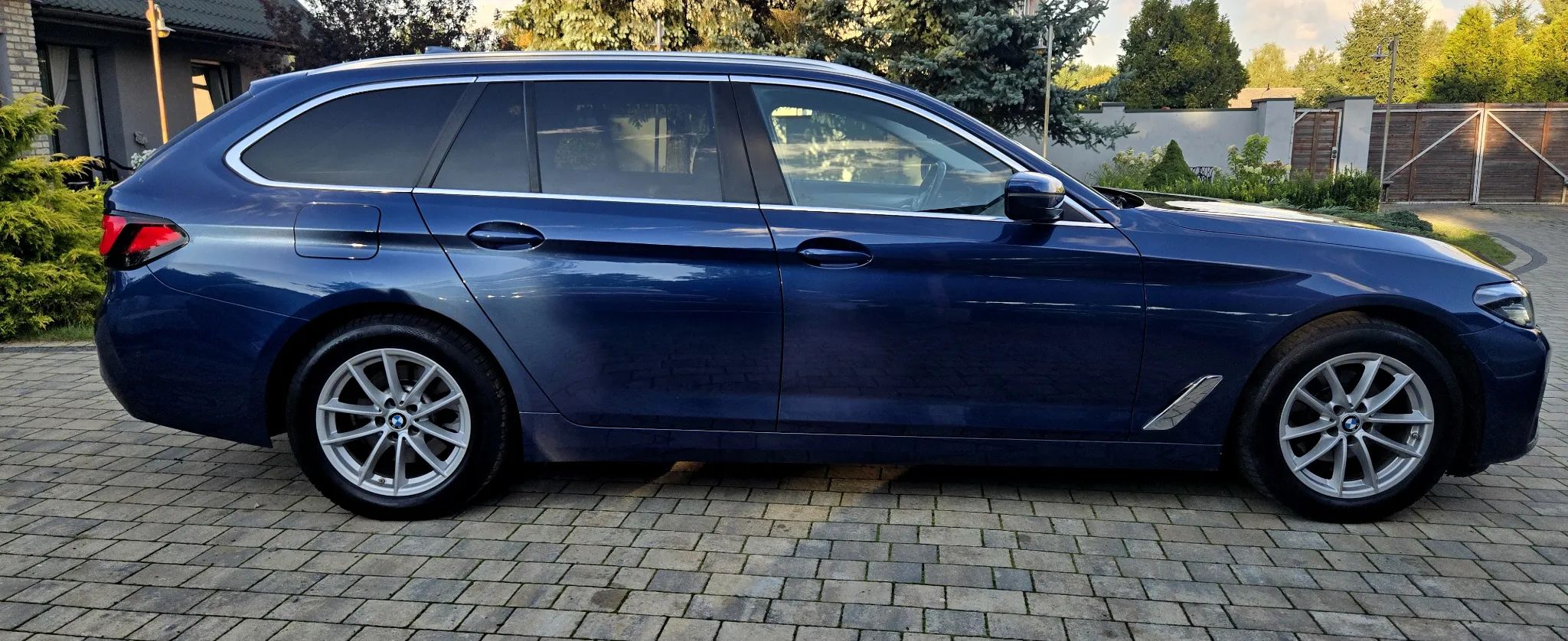 BMW Seria 5 520d Luxury Line 2022 - dach