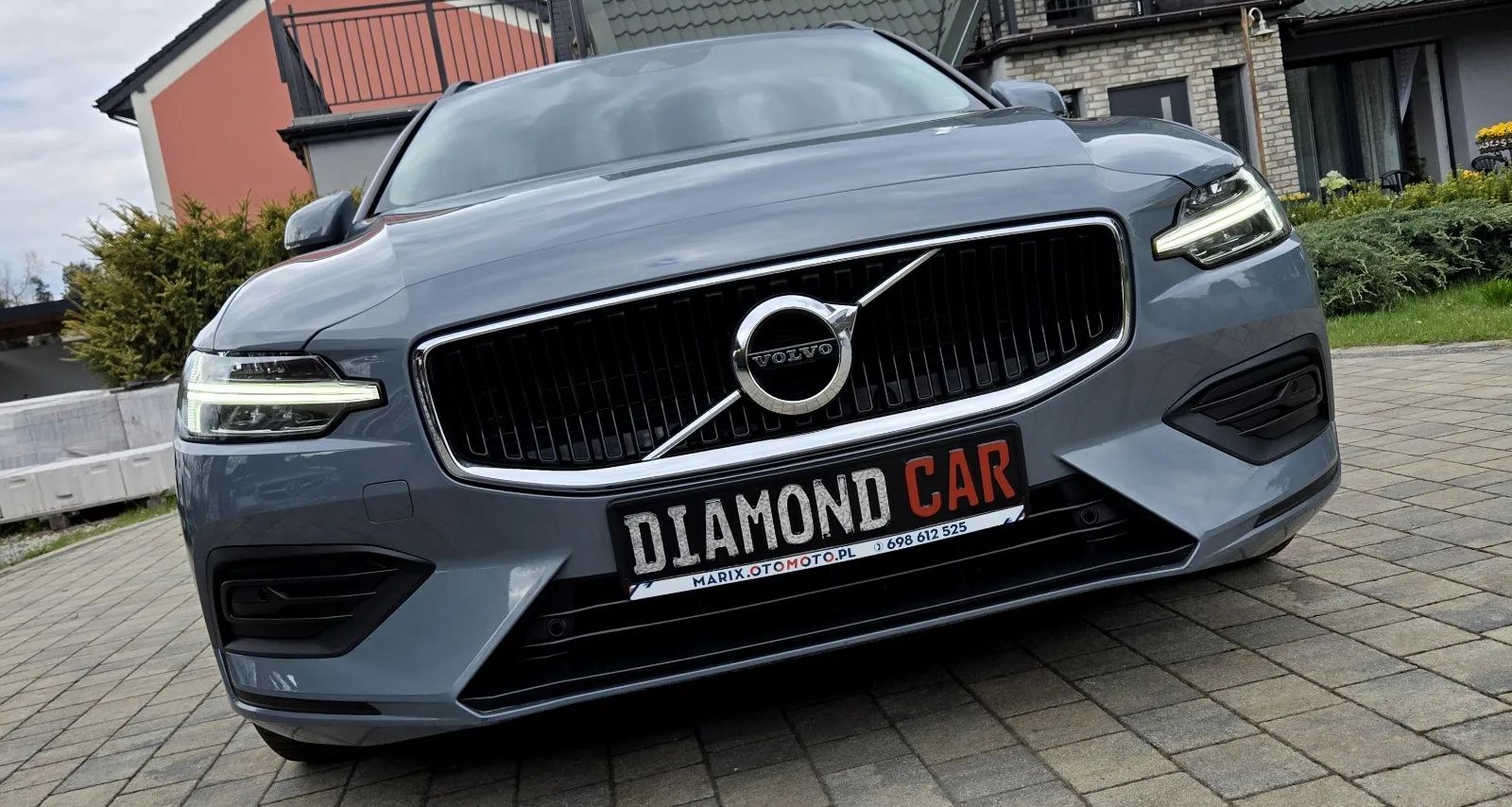 Volvo V60 B3 B Geartronic Momentum Pro 2022 - wnętrze