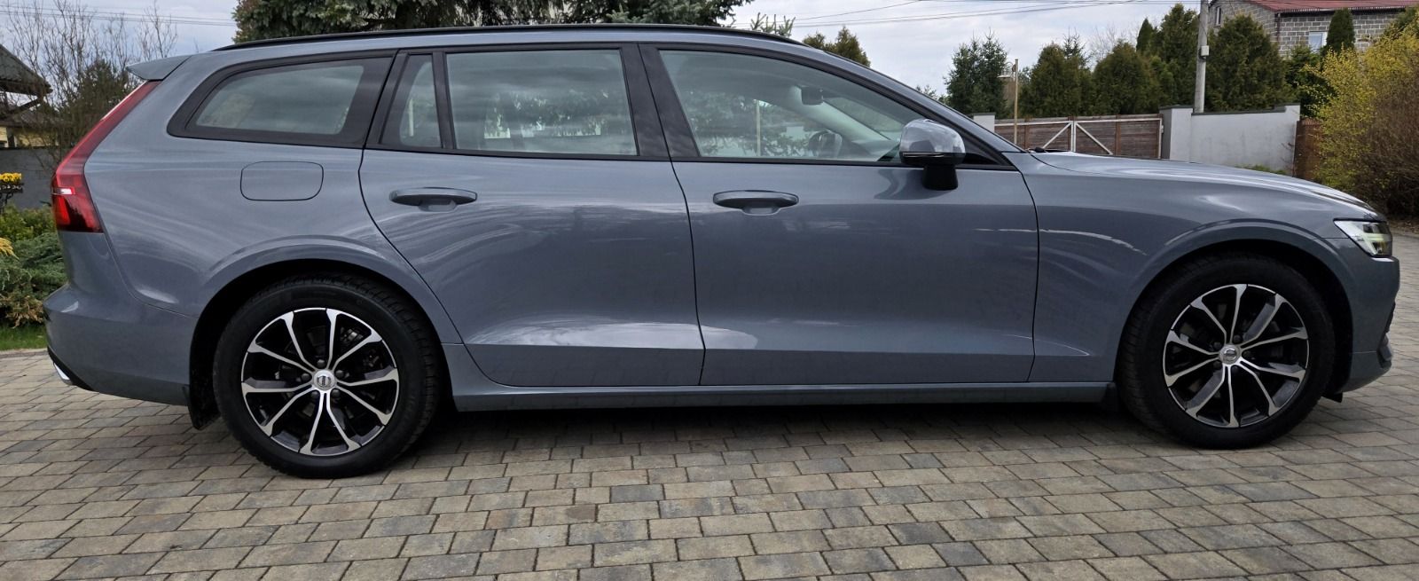 Volvo V60 B3 B Geartronic Momentum Pro 2022 - dach