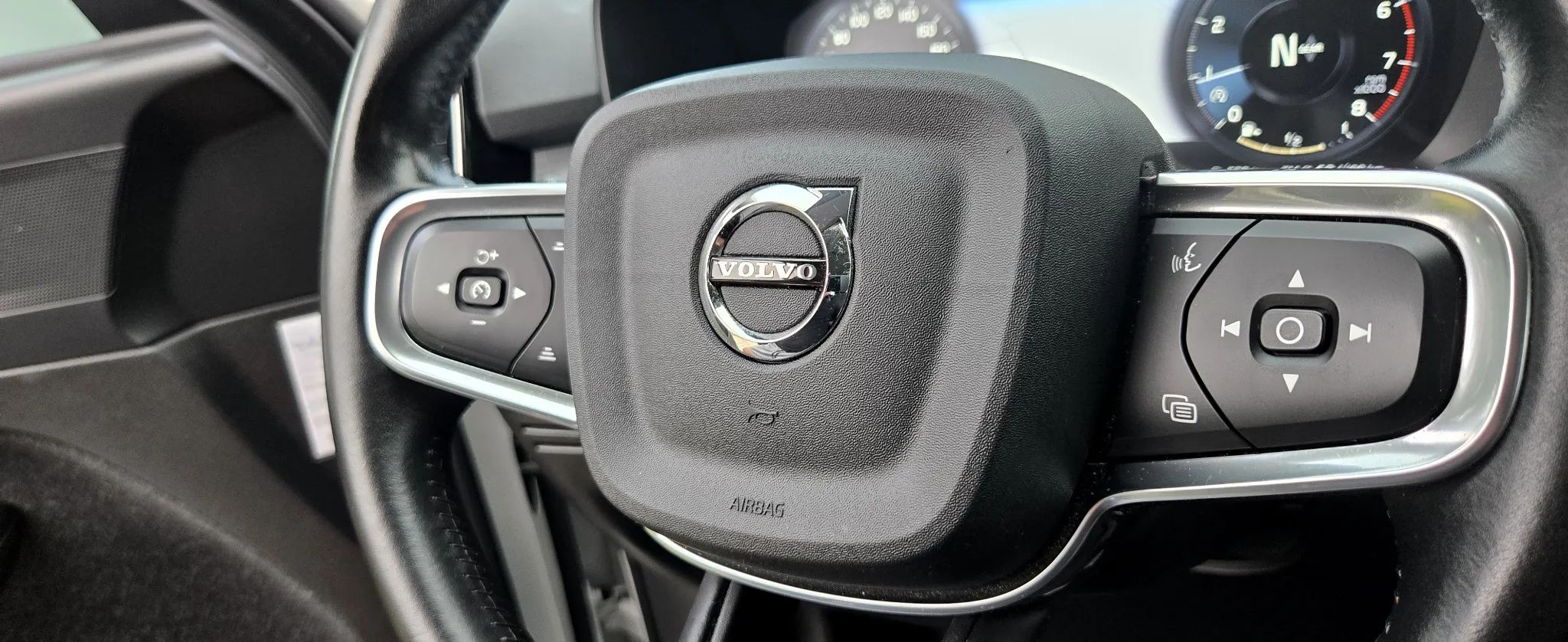 Volvo Xc 40 T3 Momentum Pro 2021 - detal 26