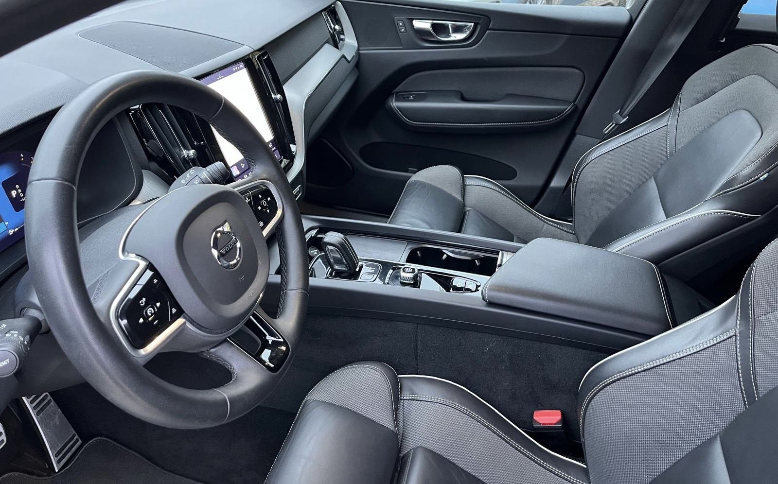 Volvo Xc 60 B4 D Ultimate Dark 2022 - detal 26